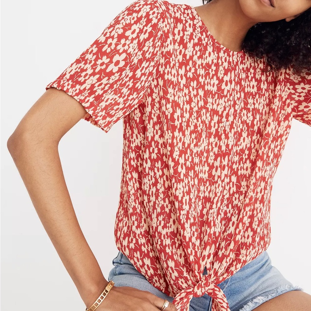 Madewell Crinkled Button-Back Tie Tee in Full Bloom